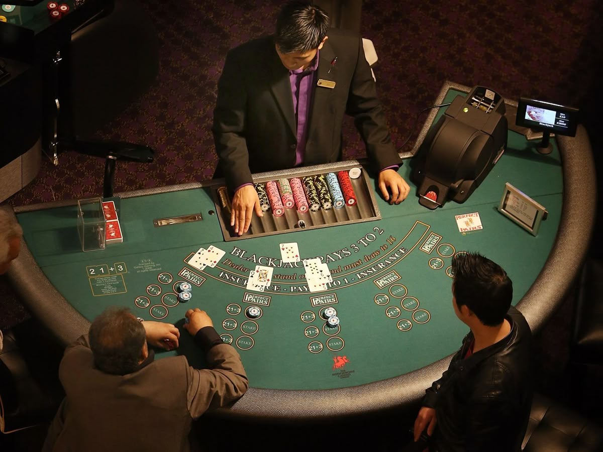 Golden Jackpot Vegas کیسینو میں پوکر گیمز
