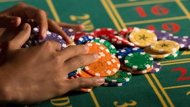 Golden Jackpot Vegas کھلاڑیوں کے لیے لائیو کیسینو سیکشن